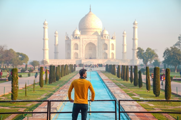 Visiting Taj Mahal 